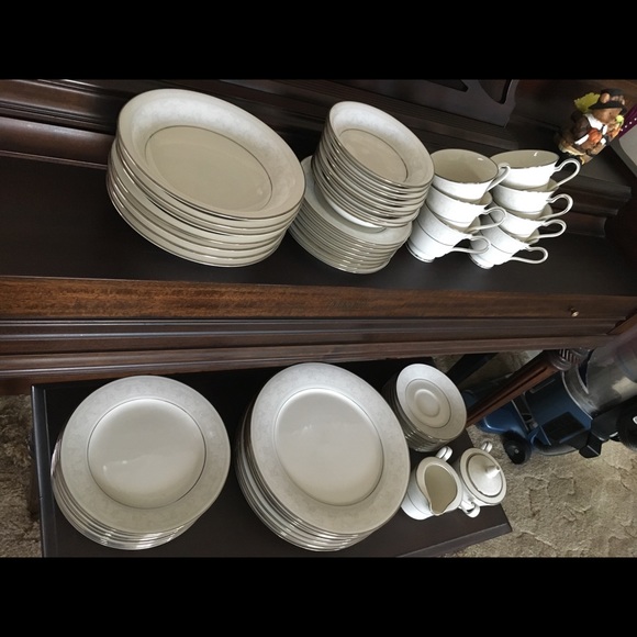 Noritake (Trudy) Table Set - Picture 2 of 6